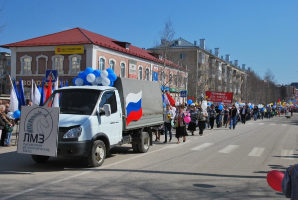 Первомайское шествие 2015 в Лысьве. ЛМЗ
