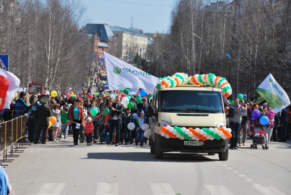 Первомайское шествие 2015 в Лысьве. Сбербанк