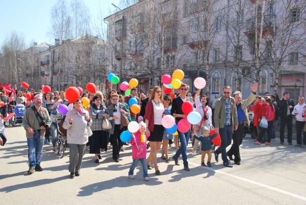 Первомайское шествие 2015 в Лысьве. Театр драмы