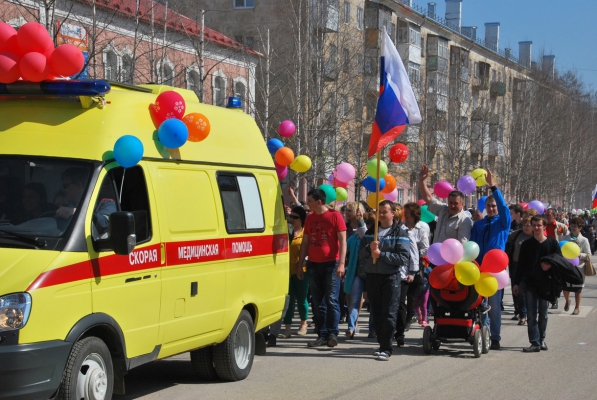 Первомайское шествие 2015 в Лысьве. Скорая помощь